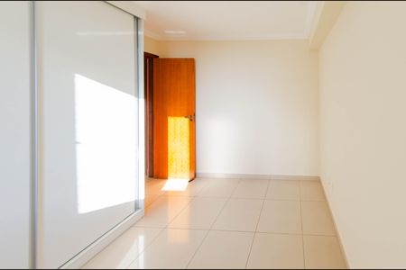 Apartamento à venda com 120m², 4 quartos e 2 vagasQuarto 2