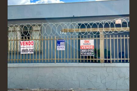 Casa à venda com 360m², 3 quartos e 3 vagas Casa à venda com 360m², 3 quartos e 3 vagasPlaca DUXZ-434