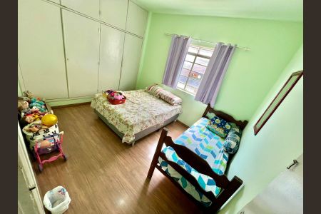 Casa à venda com 360m², 3 quartos e 3 vagas Casa à venda com 360m², 3 quartos e 3 vagasQuarto 2