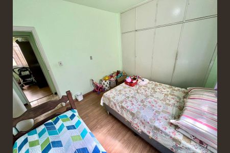 Casa à venda com 360m², 3 quartos e 3 vagas Casa à venda com 360m², 3 quartos e 3 vagasQuarto 2