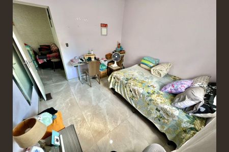 Casa à venda com 360m², 3 quartos e 3 vagas Casa à venda com 360m², 3 quartos e 3 vagasQuarto 1 - Casa 2