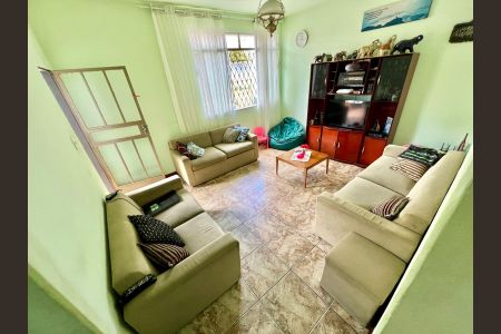 Casa à venda com 360m², 3 quartos e 3 vagas Casa à venda com 360m², 3 quartos e 3 vagasSala