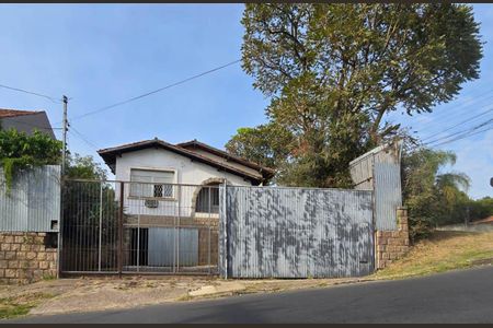 Casa à venda com 200m², 3 quartos e 3 vagas Casa à venda com 200m², 3 quartos e 3 vagasFachada