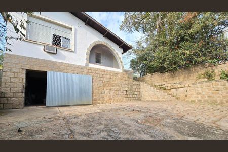 Casa à venda com 200m², 3 quartos e 3 vagas Casa à venda com 200m², 3 quartos e 3 vagasGaragem