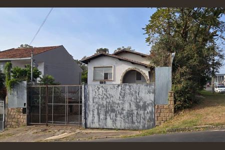 Casa à venda com 200m², 3 quartos e 3 vagas Casa à venda com 200m², 3 quartos e 3 vagasFachada