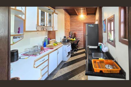 Casa à venda com 200m², 3 quartos e 3 vagas Casa à venda com 200m², 3 quartos e 3 vagasCozinha