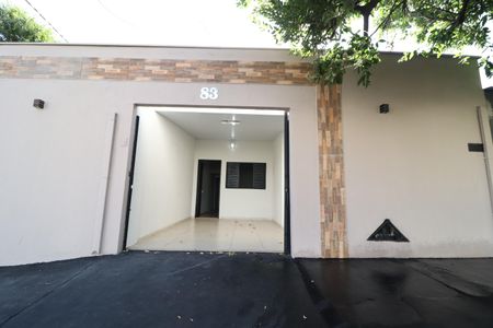 Casa para alugar com 85m², 3 quartos e 2 vagasFachada