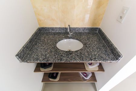 Apartamento à venda com 38m², 2 quartos e sem vaga Apartamento à venda com 38m², 2 quartos e sem vagaBanheiro Social