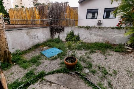 Casa de condomínio à venda com 135m², 3 quartos e 3 vagasQuintal