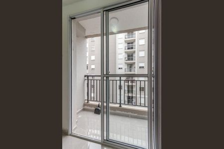 Apartamento para alugar com 38m², 2 quartos e sem vagaSala - Sacada