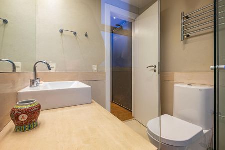 Apartamento à venda com 223m², 3 quartos e 4 vagasSuíte 1 - Banheiro 2
