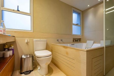 Apartamento à venda com 223m², 3 quartos e 4 vagasSuíte 1 - Banheiro 