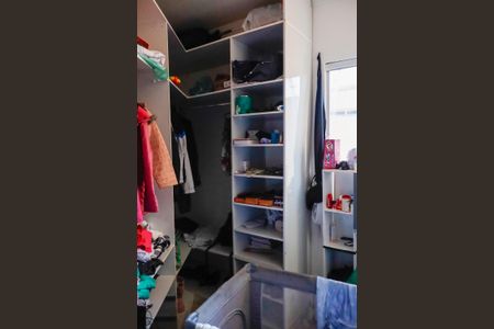 Casa à venda com 206m², 4 quartos e sem vaga Casa à venda com 206m², 4 quartos e sem vagaCloset da suíte 2