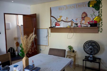 Casa à venda com 206m², 4 quartos e sem vaga Casa à venda com 206m², 4 quartos e sem vagaSala