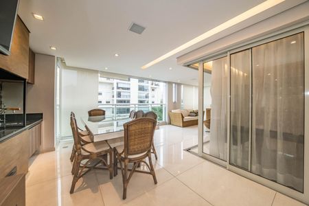 Apartamento à venda com 162m², 3 quartos e 3 vagasVaranda