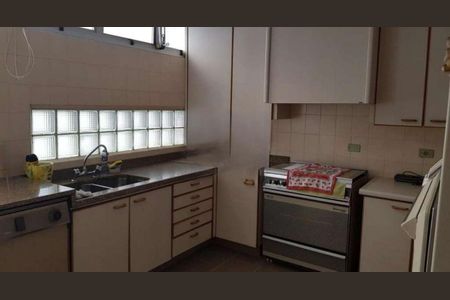 Casa à venda com 400m², 4 quartos e 6 vagas Casa à venda com 400m², 4 quartos e 6 vagasCozinha