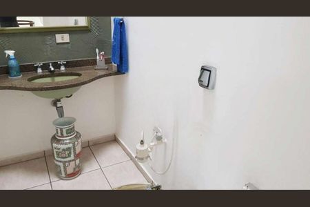 Casa à venda com 400m², 4 quartos e 6 vagas Casa à venda com 400m², 4 quartos e 6 vagasBanheiro