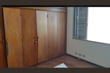 Casa à venda com 400m², 4 quartos e 6 vagas Casa à venda com 400m², 4 quartos e 6 vagasQuarto