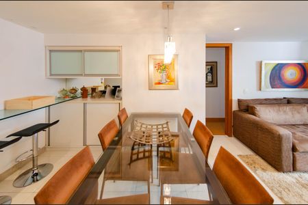 Apartamento à venda com 90m², 3 quartos e 2 vagas Apartamento à venda com 90m², 3 quartos e 2 vagasSala