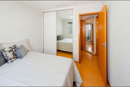 Apartamento à venda com 90m², 3 quartos e 2 vagas Apartamento à venda com 90m², 3 quartos e 2 vagasQuarto 2