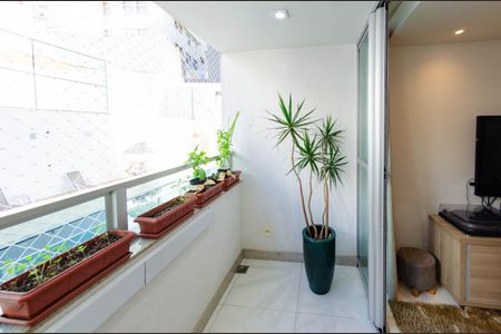 Apartamento à venda com 90m², 3 quartos e 2 vagas Apartamento à venda com 90m², 3 quartos e 2 vagasVaranda