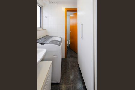 Apartamento à venda com 90m², 3 quartos e 2 vagas Apartamento à venda com 90m², 3 quartos e 2 vagasÁrea de serviço