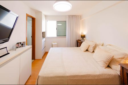 Apartamento à venda com 90m², 3 quartos e 2 vagas Apartamento à venda com 90m², 3 quartos e 2 vagasSuíte