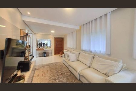 Casa à venda com 340m², 4 quartos e 6 vagasSala