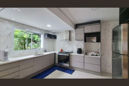 Casa à venda com 340m², 4 quartos e 6 vagasCozinha