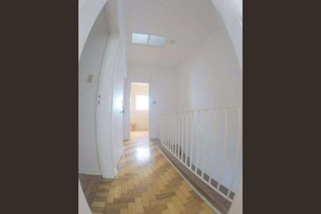 Casa à venda com 220m², 4 quartos e 4 vagasCorredor