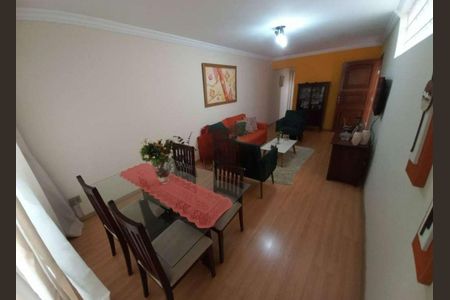 Casa à venda com 250m², 3 quartos e 2 vagas Casa à venda com 250m², 3 quartos e 2 vagasSala