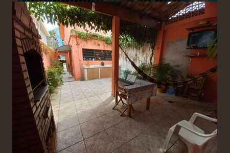 Casa à venda com 250m², 3 quartos e 2 vagas Casa à venda com 250m², 3 quartos e 2 vagasQuintal