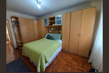 Casa à venda com 250m², 3 quartos e 2 vagas Casa à venda com 250m², 3 quartos e 2 vagasQuarto