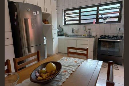 Casa à venda com 250m², 3 quartos e 2 vagas Casa à venda com 250m², 3 quartos e 2 vagasCozinha