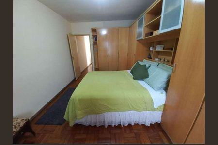 Casa à venda com 250m², 3 quartos e 2 vagas Casa à venda com 250m², 3 quartos e 2 vagasQuarto