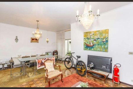 Casa à venda com 280m², 3 quartos e 3 vagas Casa à venda com 280m², 3 quartos e 3 vagasSala