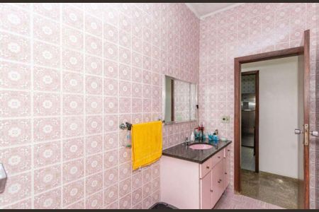 Casa à venda com 280m², 3 quartos e 3 vagas Casa à venda com 280m², 3 quartos e 3 vagasBanheiro