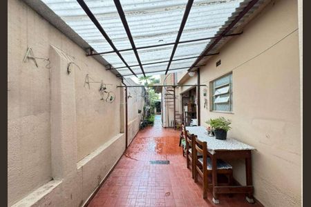 Casa à venda com 300m², 2 quartos e 2 vagasCorredor