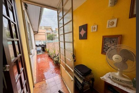Casa à venda com 300m², 2 quartos e 2 vagasCorredor