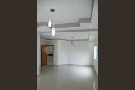 Casa à venda com 300m², 3 quartos e 2 vagasSala