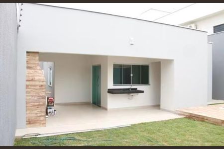 Casa à venda com 300m², 3 quartos e 2 vagasChurrasqueira