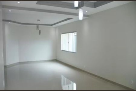 Casa à venda com 300m², 3 quartos e 2 vagasSala
