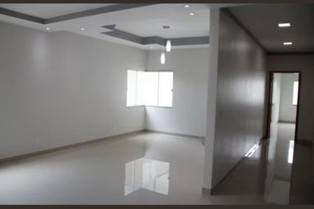 Casa à venda com 300m², 3 quartos e 2 vagasSala
