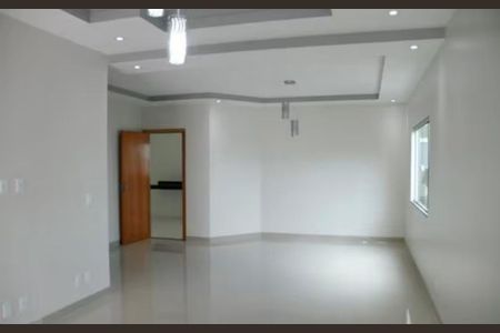 Casa à venda com 300m², 3 quartos e 2 vagasSala