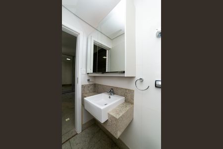 Apartamento para alugar com 260m², 3 quartos e 3 vagas Apartamento para alugar com 260m², 3 quartos e 3 vagasBanheiro da Suíte