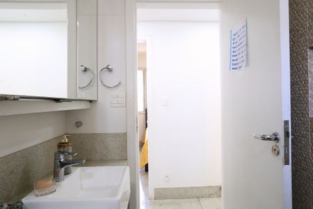 Apartamento para alugar com 260m², 4 quartos e 3 vagas Apartamento para alugar com 260m², 4 quartos e 3 vagasBanheiro