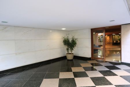 Apartamento para alugar com 260m², 4 quartos e 3 vagas Apartamento para alugar com 260m², 4 quartos e 3 vagasEntrada