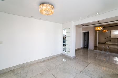 Apartamento para alugar com 260m², 3 quartos e 3 vagas Apartamento para alugar com 260m², 3 quartos e 3 vagasSala