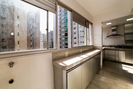 Apartamento para alugar com 260m², 3 quartos e 3 vagas Apartamento para alugar com 260m², 3 quartos e 3 vagasÁrea de Serviço