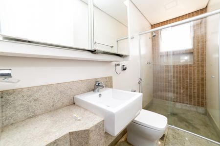 Apartamento para alugar com 260m², 3 quartos e 3 vagas Apartamento para alugar com 260m², 3 quartos e 3 vagasBanheiro da Suíte